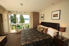 Deluxe Lakeview - Bedroom