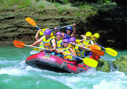 Experience the high-adrenaline thrills of whitewater rafting on one of the South Island’s powerful shingle rivers! 