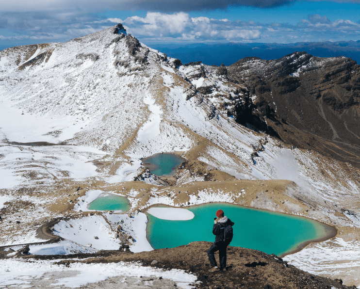 tongariro crossing emerald lake 