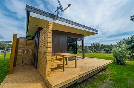 2 Bedroom Self-Contained Cabin - Outside Shower
