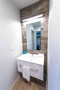 2 Bedroom Self-Contained Cabin - Vanity